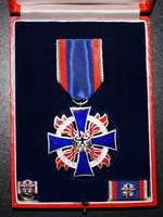 Original als Ehrenkreuz am Bande, mit Bandschnalle und Zivilabzeichen